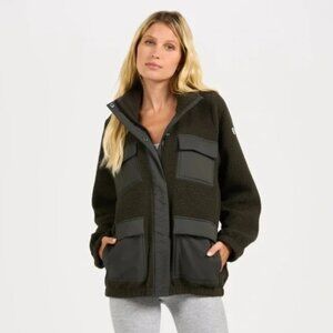 Vuori Utility Sherpa Jacket in Color Oregano Small